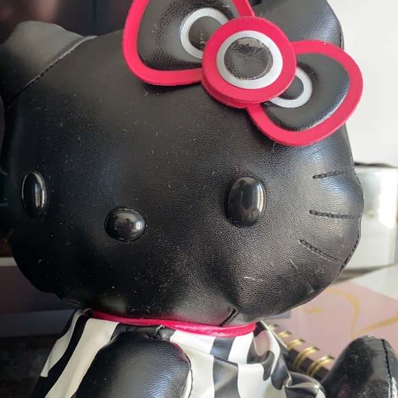 Very Rare Limited Edition MAC Hello Kitty - Picture 6 of 9